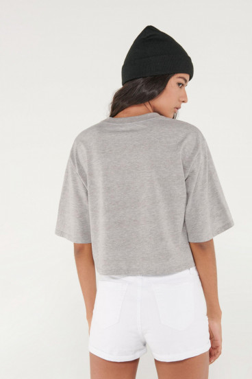 Camiseta cuello redondo, manga corta con estampado loungewear.