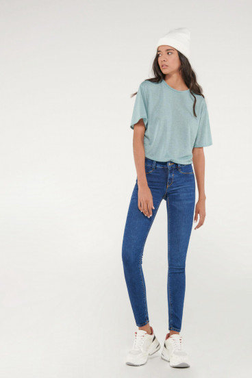 Camiseta chic manga corta con tela importada.