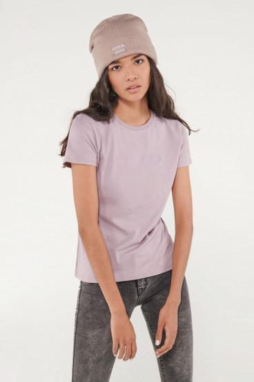 Camiseta cuello redondo, manga corta con estampado loungewear.