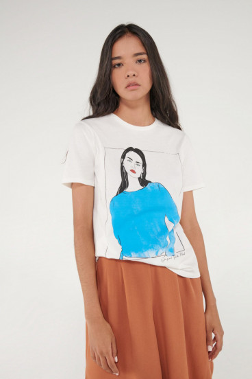 Camiseta manga corta con estampado en frente.