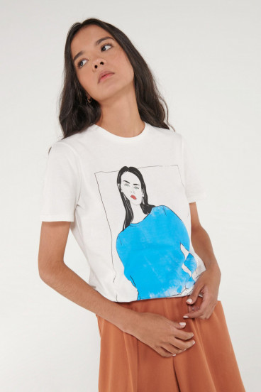 Camiseta manga corta con estampado en frente.