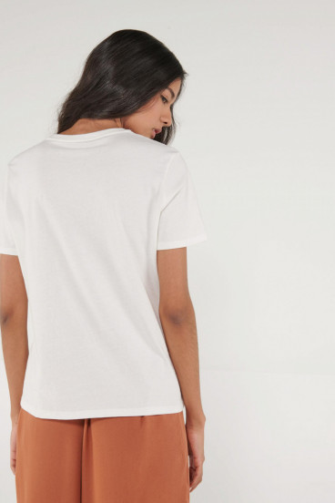 Camiseta manga corta con estampado en frente.
