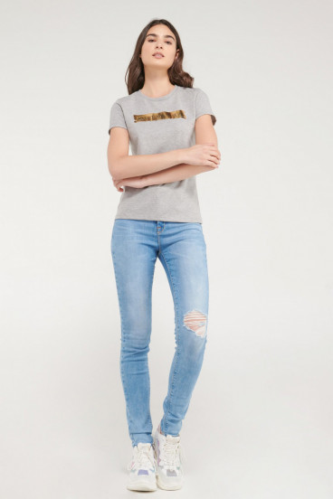 Camiseta básica, cuello redondo, estampada.