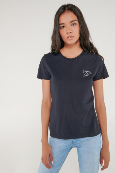 Camiseta cuello redondo, manga corta con estampado loungewear.