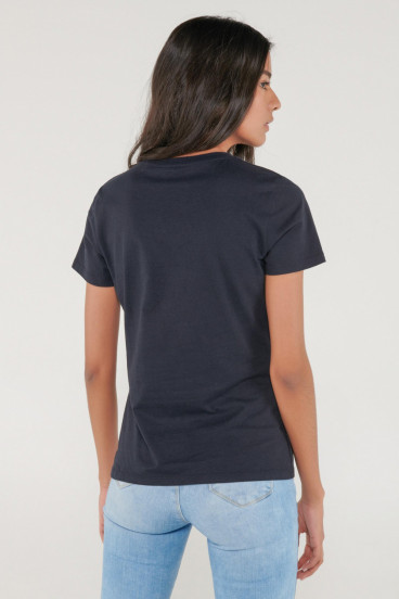 Camiseta cuello redondo, manga corta con estampado loungewear.