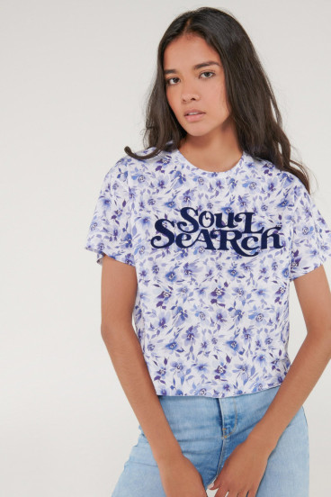 Camiseta manga corta y cuello redondo con estampado floral.
