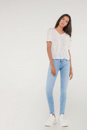 Camiseta chic manga corta con tela importada.