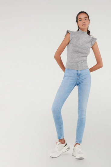 Camiseta chic manga sisa con tela importada.