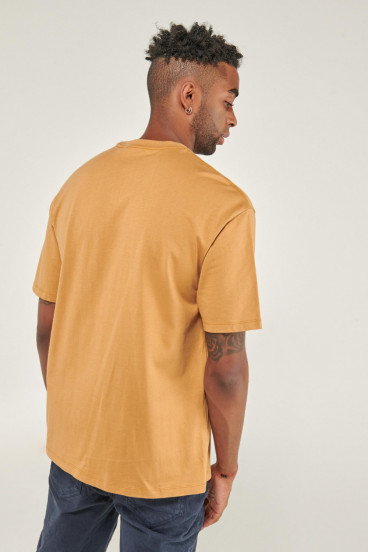 Camiseta manga corta estampada con bolsillo.