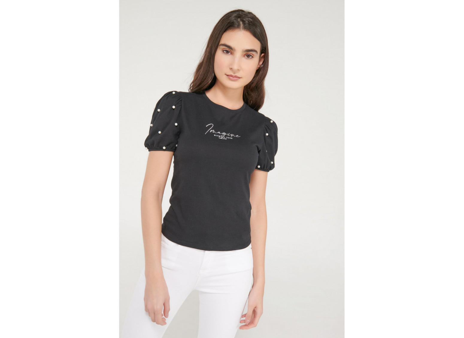 Camiseta manga corta estampada con perlas.