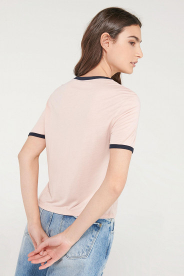 Camiseta manga corta con estampado en frente.