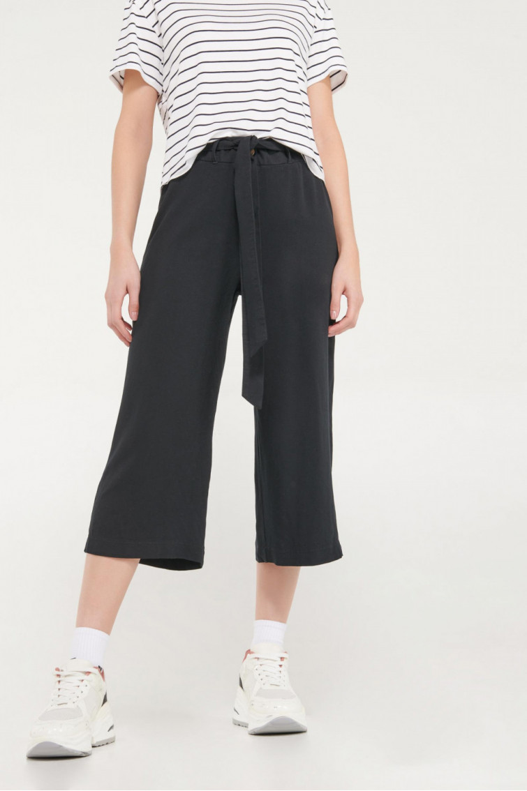 Pantalón culotte con cinturón