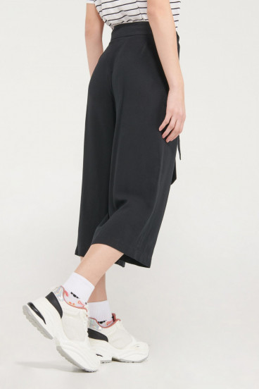 Pantalón culotte con cinturón