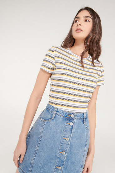 Camiseta básica, manga corta.