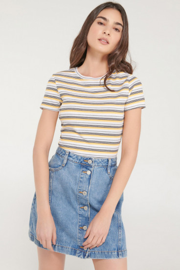 Camiseta básica, manga corta.