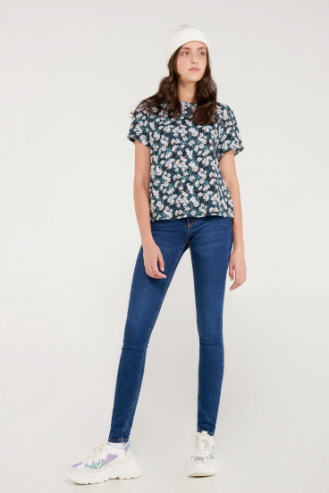 Camiseta básica manga corta con tela digital.