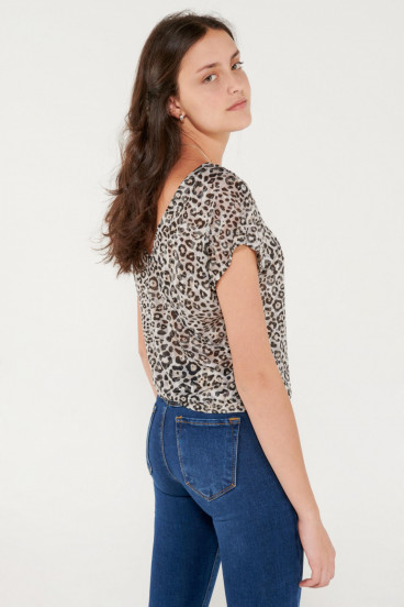 Camiseta chic manga corta con tela importada.