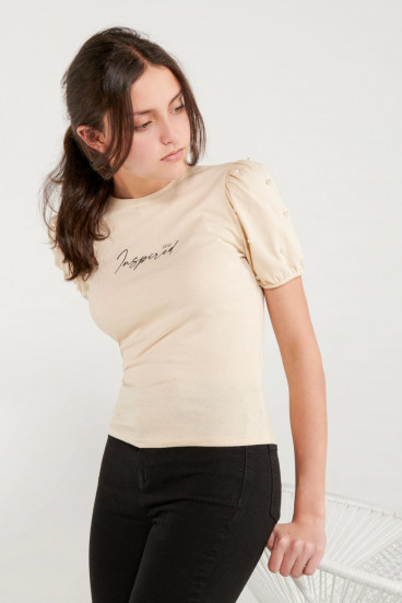 Camiseta manga corta estampada con perlas.