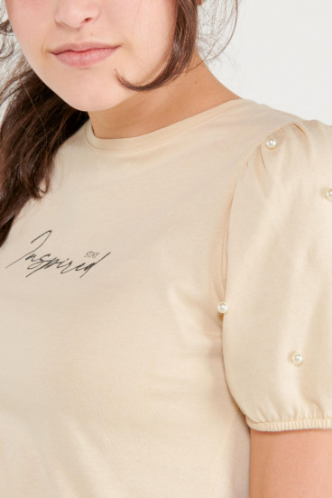 Camiseta manga corta estampada con perlas.