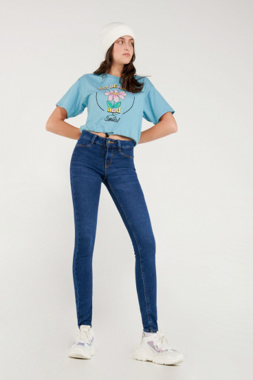 Camiseta manga corta con estampado en frente.