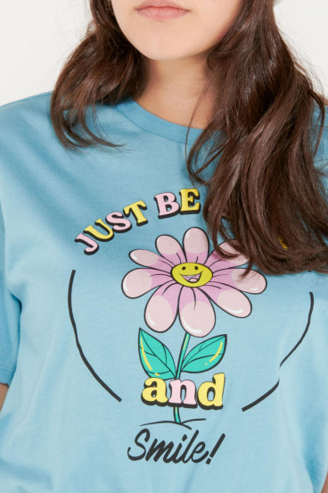 Camiseta manga corta con estampado en frente.