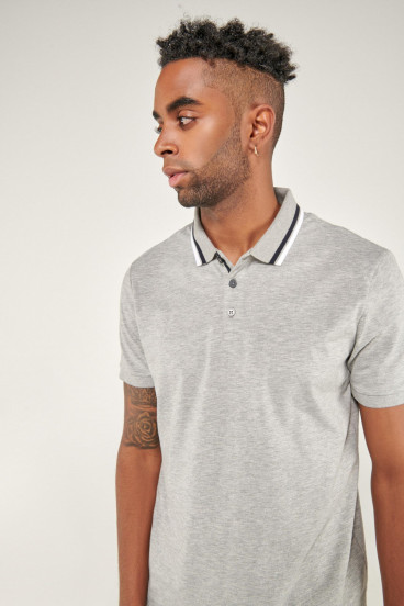 Camisa Polo manga corta, con cuello y puños tejidos