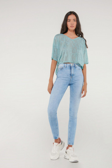 Camiseta chic manga corta con tela importada.