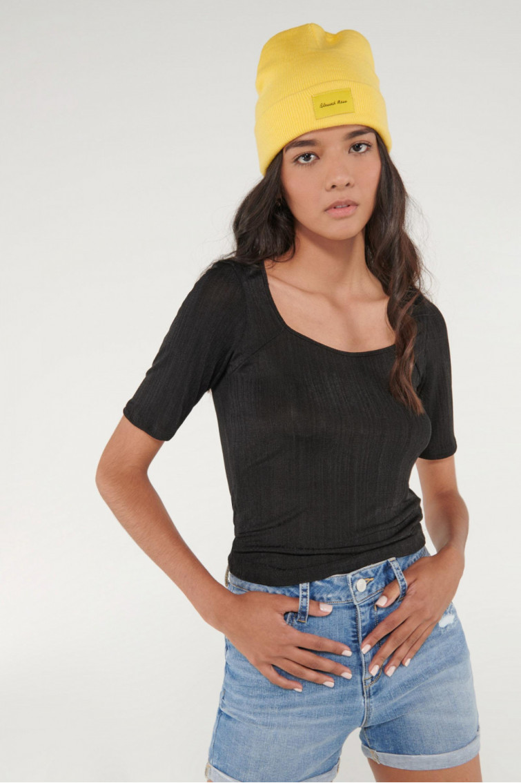 Camiseta chic manga corta con tela importada.