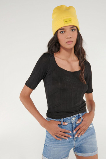 Camiseta chic manga corta con tela importada.