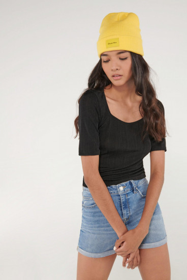 Camiseta chic manga corta con tela importada.