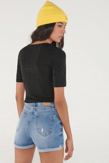 Camiseta chic manga corta con tela importada.