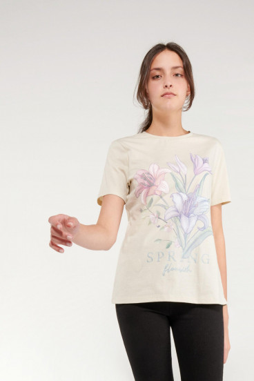 Camiseta manga corta con estampado en frente.