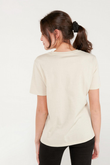 Camiseta manga corta con estampado en frente.