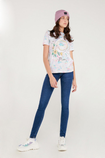 Camiseta manga corta tye dye con estampado en frente.