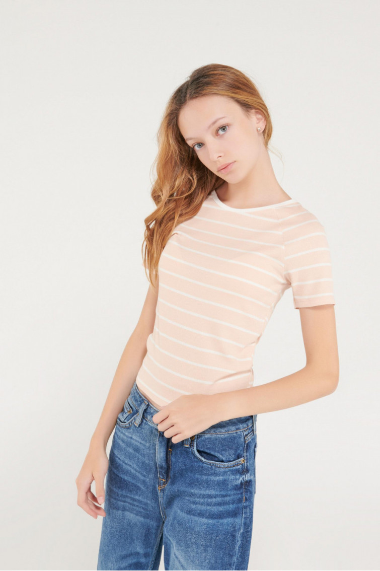 Camiseta básica, manga corta.