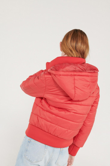 Chaqueta acolchada con capota