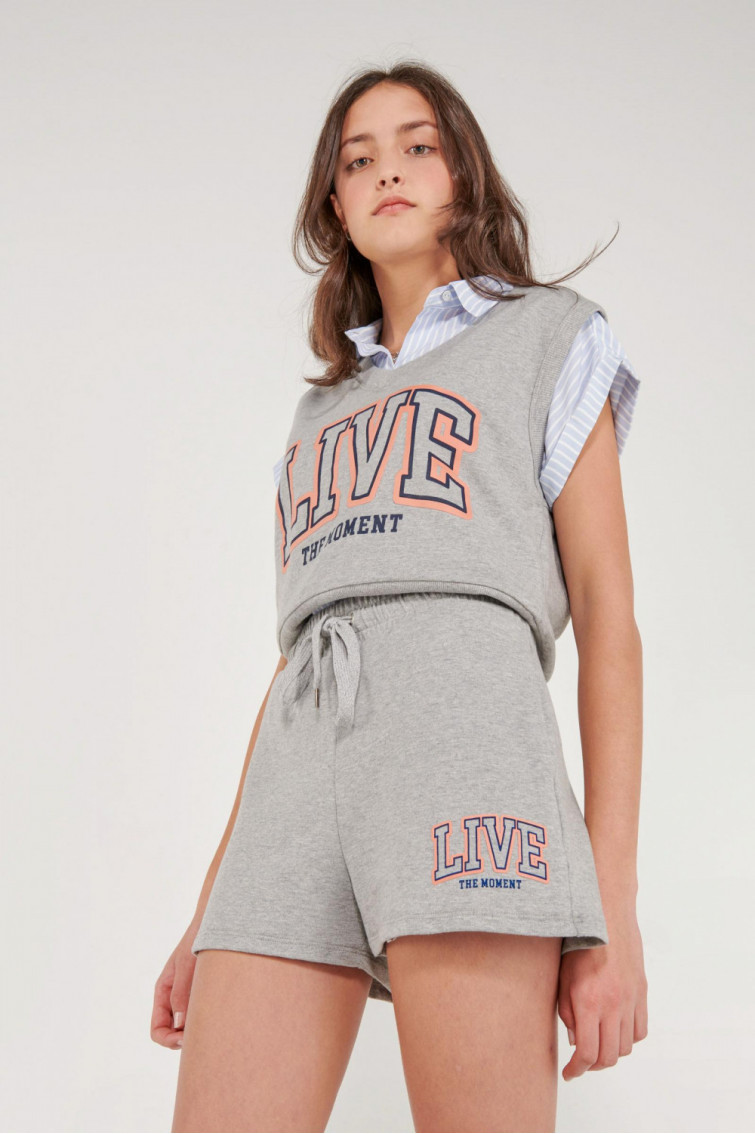 Short con serigrafía college