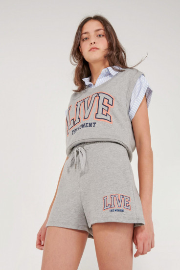 Short con serigrafía college