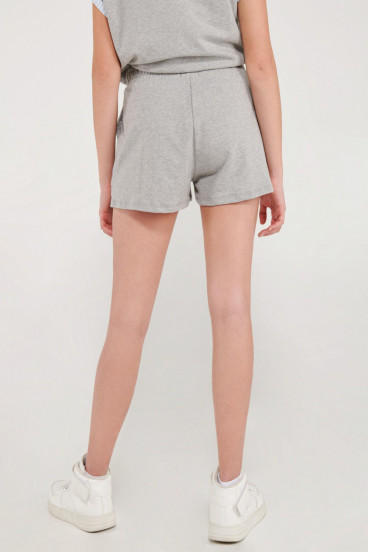 Short con serigrafía college