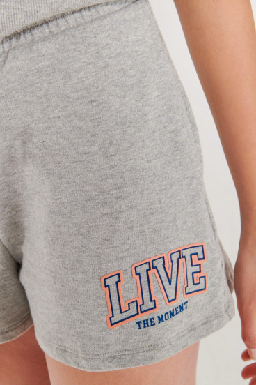 Short con serigrafía college