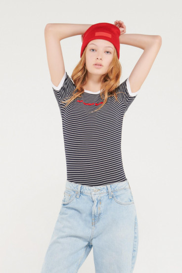 Body manga corta a rayas estampado.