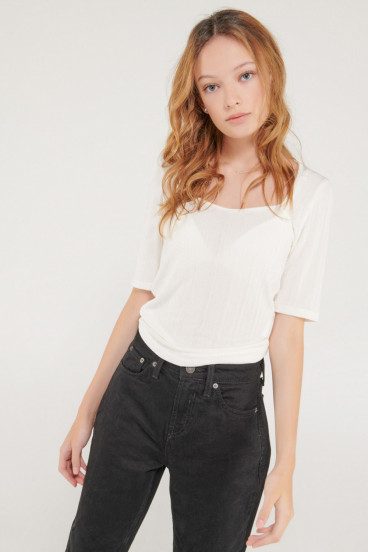 Camiseta chic manga corta con tela importada.