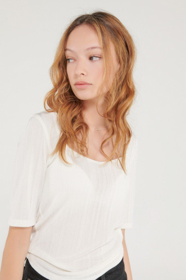 Camiseta chic manga corta con tela importada.