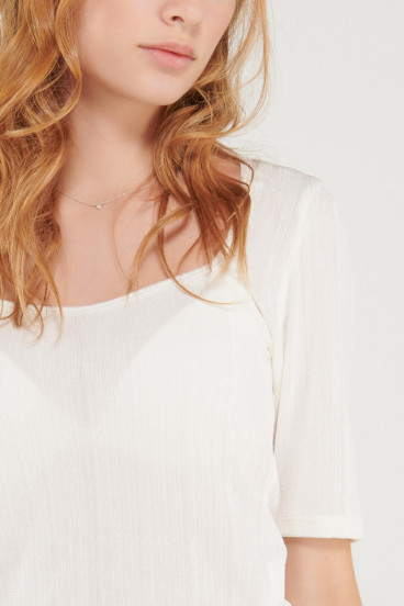 Camiseta chic manga corta con tela importada.