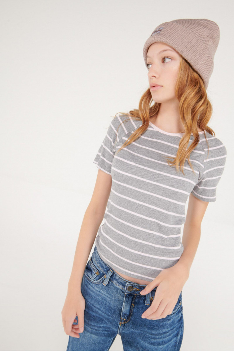 Camiseta básica, manga corta.