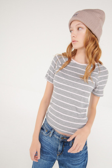 Camiseta básica, manga corta.