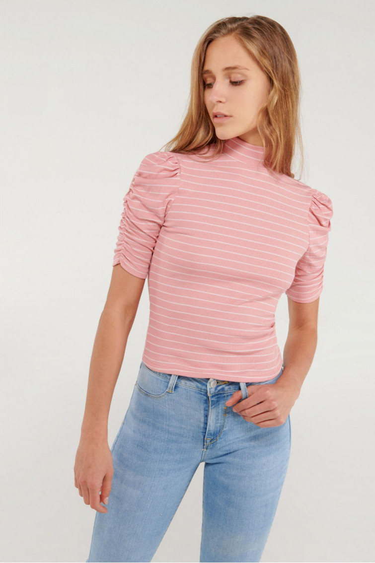 Camiseta, manga corta con recogido en rayas