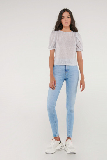 Camiseta chic manga corta con tela importada.