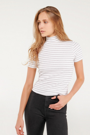 Camiseta manga corta con cuello alto