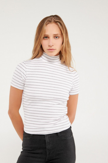 Camiseta manga corta con cuello alto